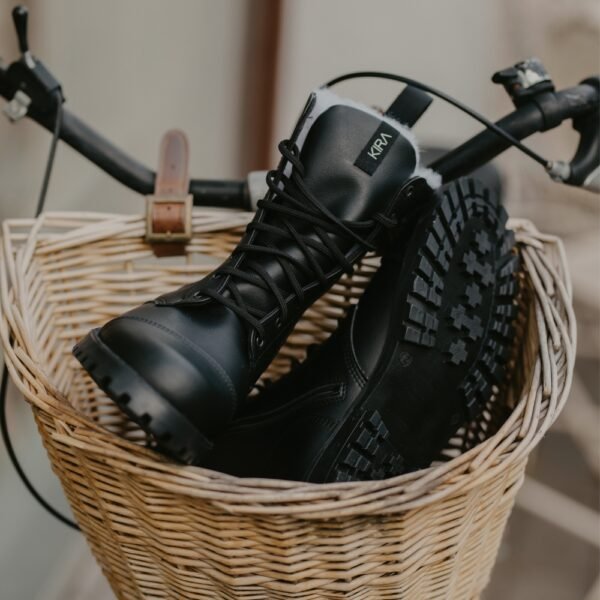 xr:d:DAF7XtPqvds:44,j:8520101722403754195,t:24013017 KIRA 4.0 - Black